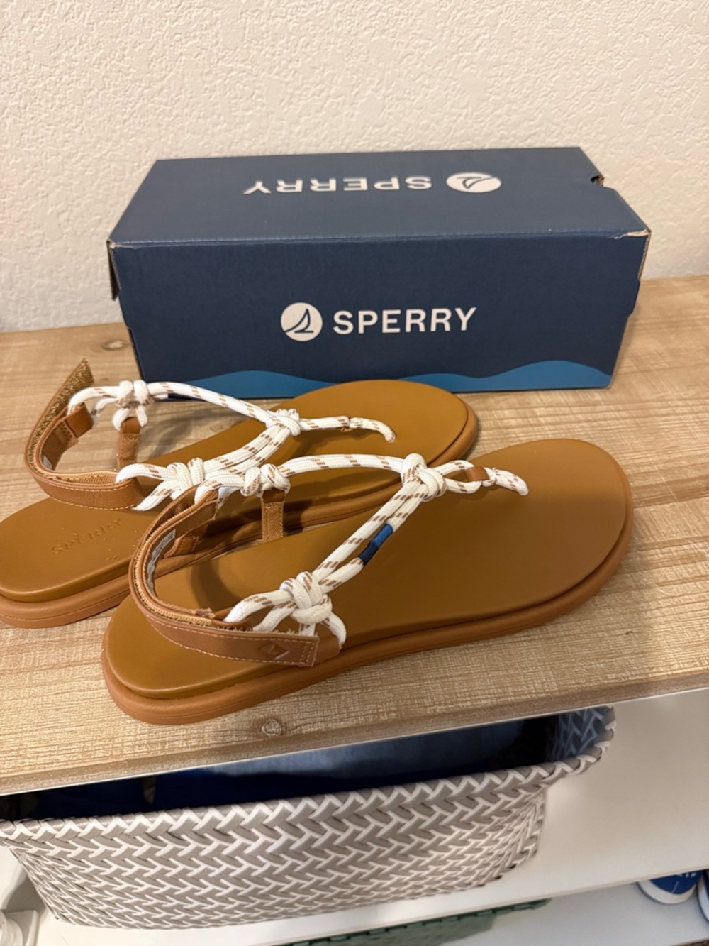 New in box Sperry Isla T Bar  Sandal